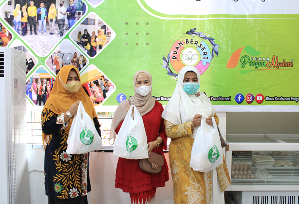 Outlet Puan Berseri dan Pekan Pangan Madani program mendorong pemanfaatan sumber daya pangan lokal. 