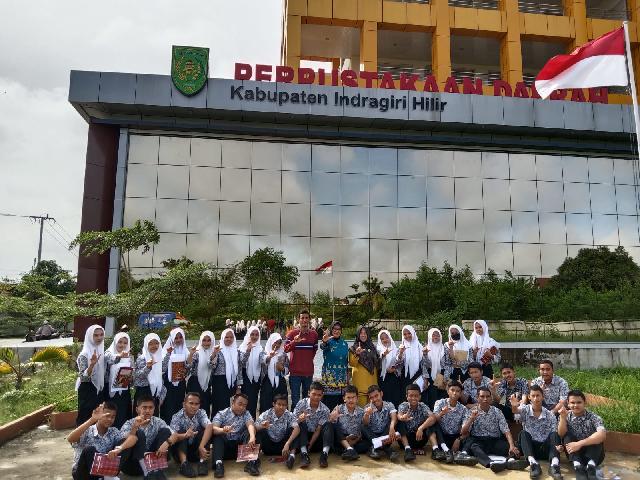 Belajar di Luar Kelas, Siswa SMAN 1 Tembilahan Kunjungi Kantor DPAD Inhil