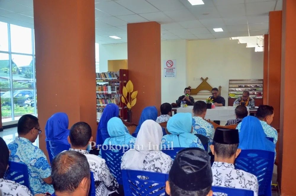 Kadis Perpustakaan Inhil Terima Kunjungan Erwin Dimas di Gedung Perpustakaan dan Audiensi dengan Pegiat Literasi