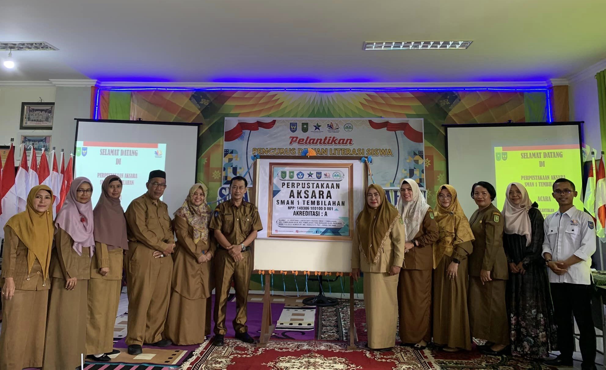 DPAD Inhil Resmikan Papan Nama Perpustakaan SMAN 1 Tembilahan