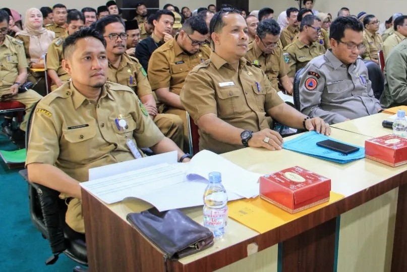 Pj. Bupati Inhil H. Herman, SE, MT Pimpin Rapat Evaluasi Fisik Dan Keuangan Periode November 2023