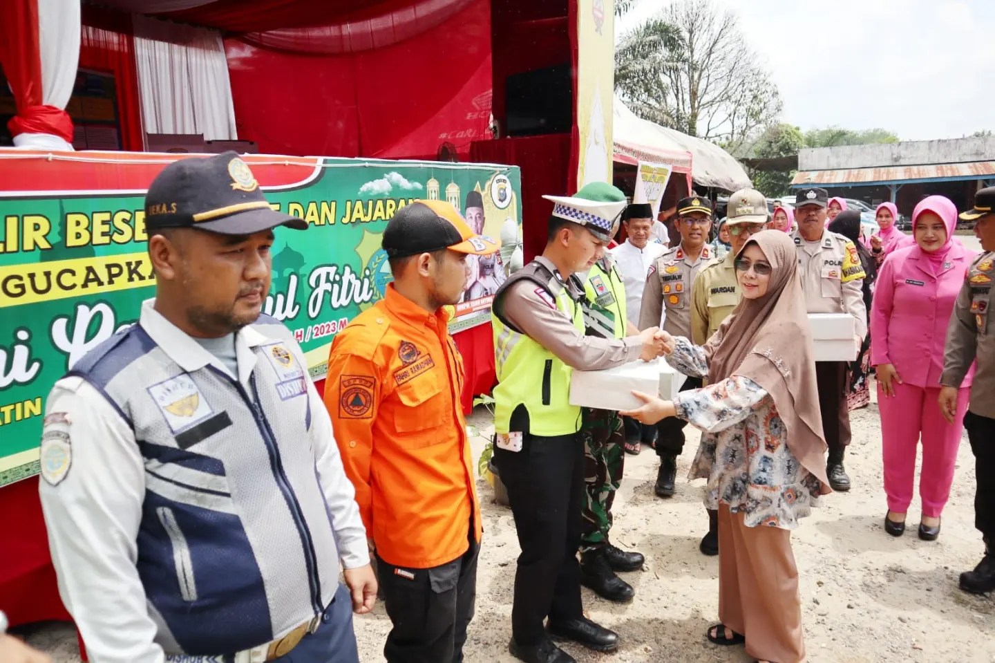 Jelang Hari Raya Idul Fitri, Bupati HM Wardan Tinjau Posko Terpadu Persiapan Arus Mudik Di Kecamatan Kemuning