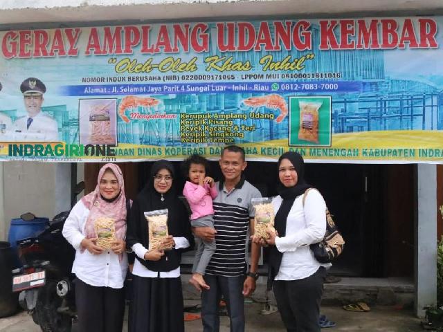 Tim Diskop dan UKM Inhil Monitoring ke UMKM Binaannya Amplang Udang Kembar