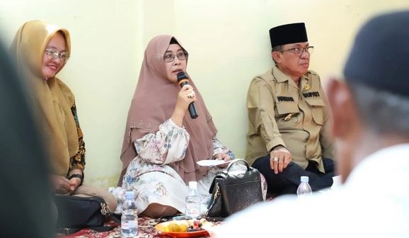 Bupati HM Wardan Serahkan NIKD dan NIPD Kades dan Perangkat Desa se Kecamatan Concong
