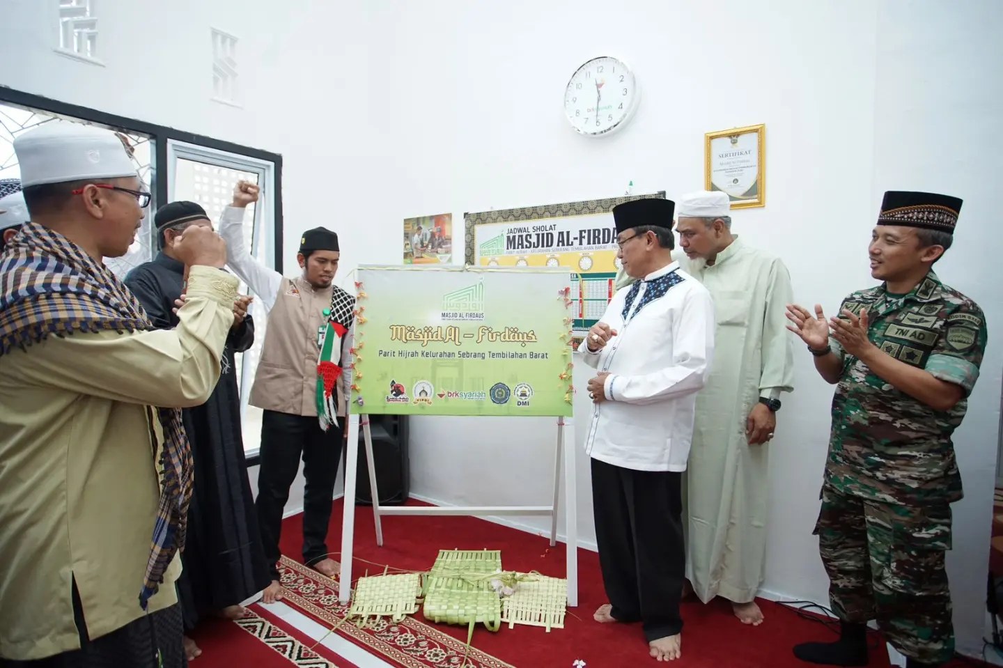 Bupati Inhil Sermikan Masjid Al-Firdaus di Parit Hijrah