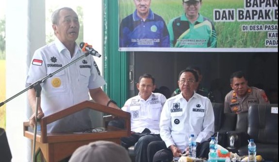 Panen Raya Padi Bersama Gubernur Riau, Bupati Inhil H. Muhammad Wardan Harapkan Pemprov Riau Bisa Terus Mensupport Petani