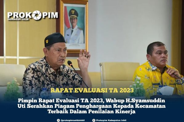 Pimpin Rapat Evaluasi TA 2023, Wabup H.Syamsuddin Uti Serahkan Piagam Penghargaan Kepada Kecamatan Terbaik Dalam Penilaian Kinerja