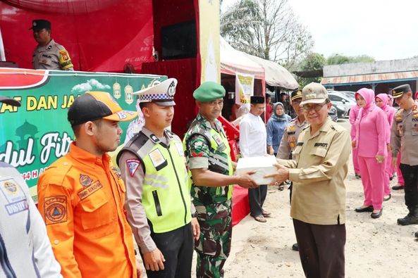 Jelang Hari Raya Idul Fitri, Bupati HM Wardan Tinjau Posko Terpadu Persiapan Arus Mudik Di Kecamatan Kemuning