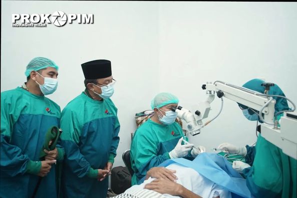 Diikuti Lebih 100 Pasien, Bupati Inhil H. Muhammad Wardan Buka Operasi Katarak Mata Gratis